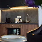 Side Ii شقة